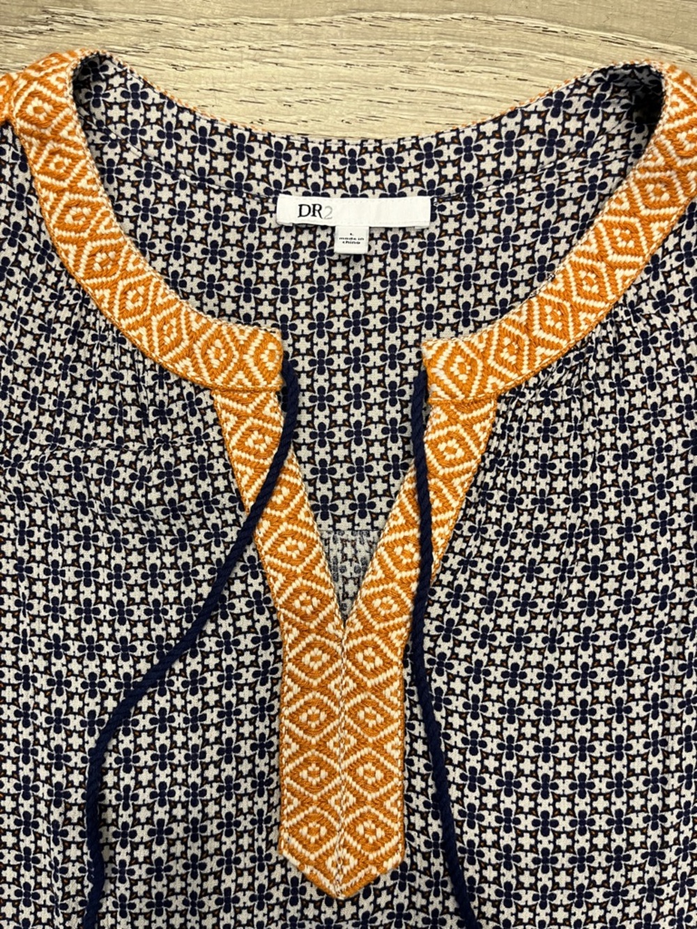 DR2 Black & White Geometric Sleeveless Top with Mustard Trim Size L
